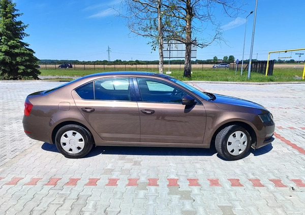 Skoda Octavia cena 41000 przebieg: 222000, rok produkcji 2018 z Świdnica małe 191